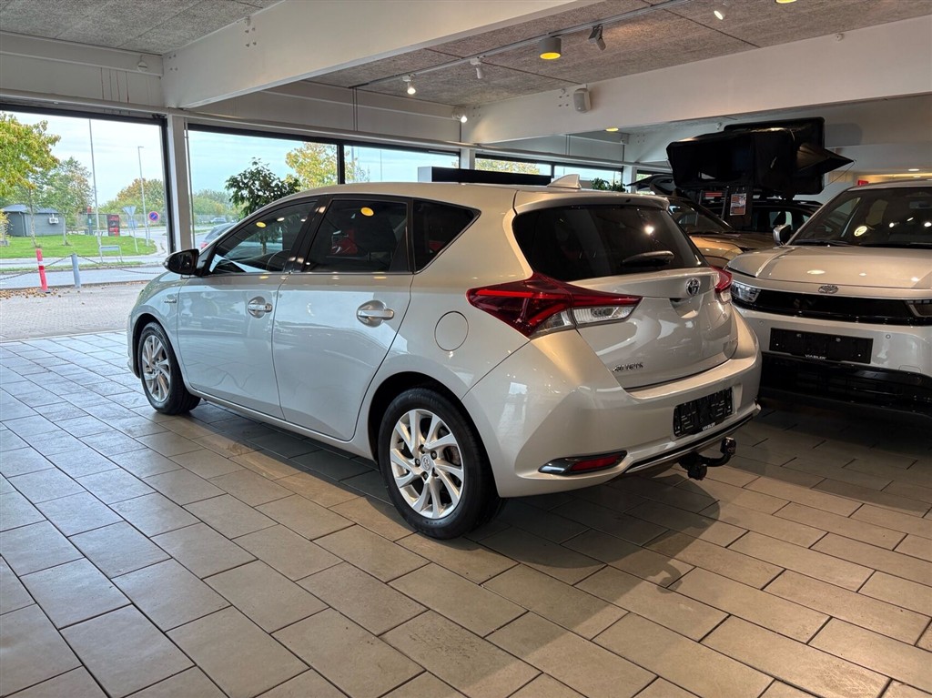 Toyota Auris 1,8 Hybrid H2 Comfort 136HK 5d Aut. - Image 3