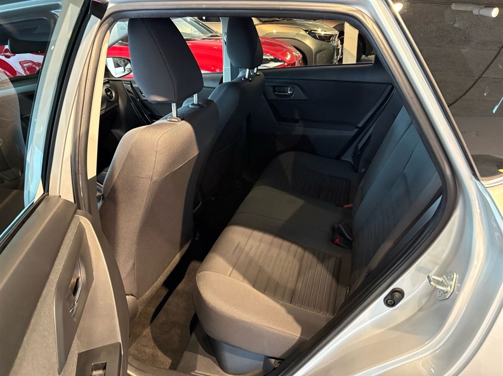Toyota Auris 1,8 Hybrid H2 Comfort 136HK 5d Aut. - Image 7