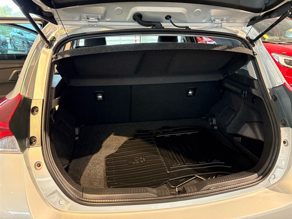Toyota Auris 1,8 Hybrid H2 Comfort 136HK 5d Aut. - Image 8