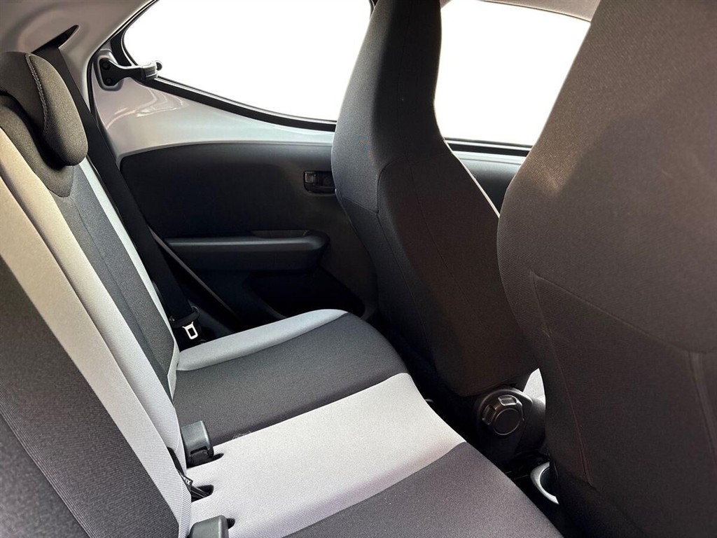 Toyota Aygo 1,0 VVT-I X-Play Air X-Shift 69HK 5d Aut. - Image 10