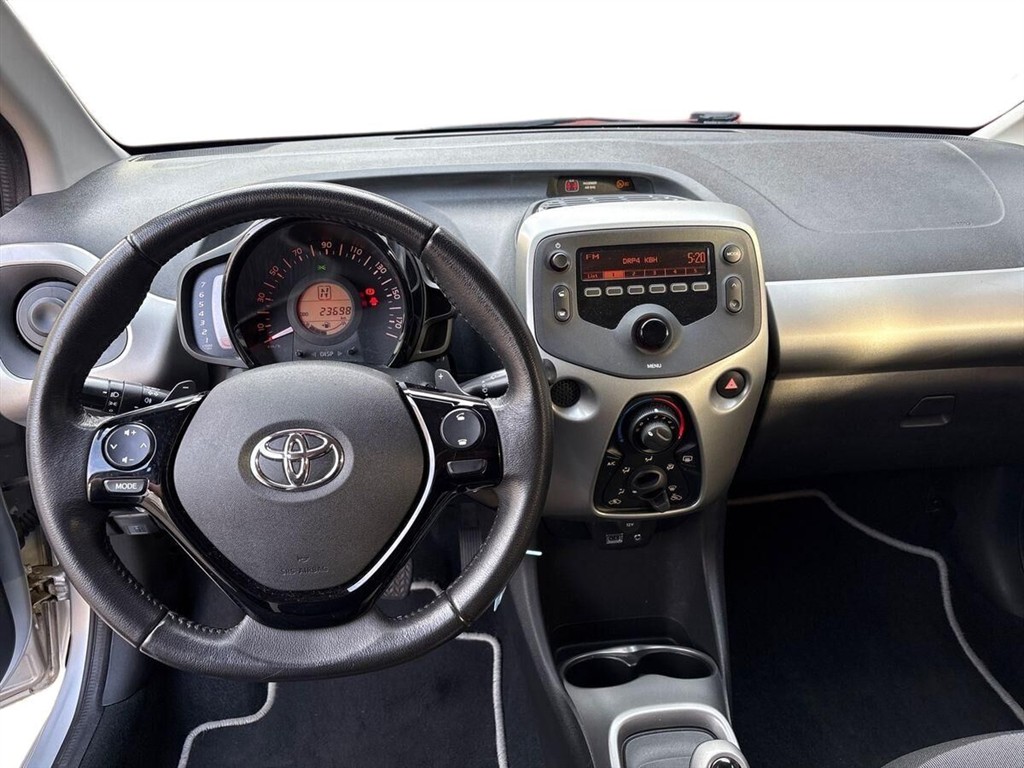 Toyota Aygo 1,0 VVT-I X-Play Air X-Shift 69HK 5d Aut. - Image 11