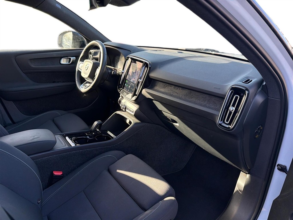 Volvo XC40 Recharge Extended Range Core 252HK 5d Aut. - Image 5