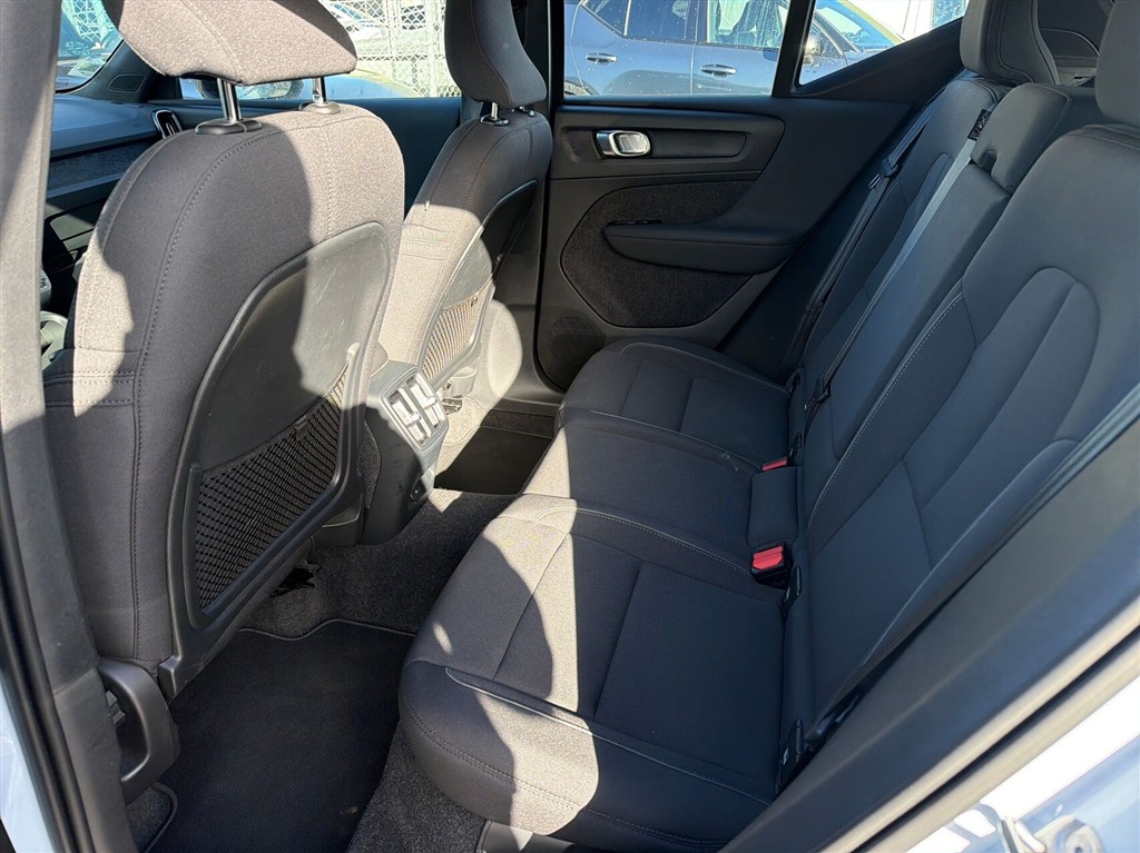 Volvo XC40 Recharge Extended Range Core 252HK 5d Aut. - Image 7