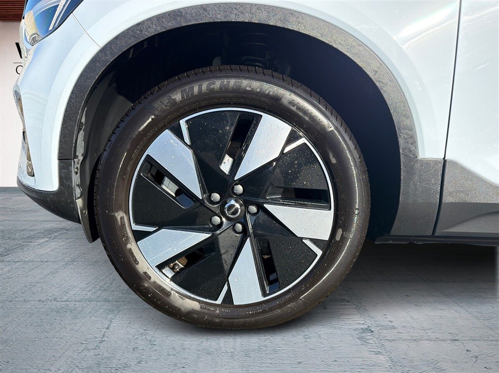 Volvo XC40 Recharge Extended Range Core 252HK 5d Aut. - Image 10