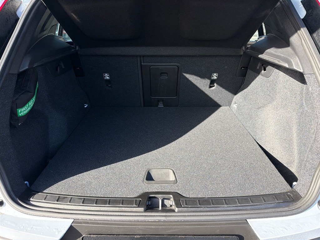Volvo XC40 Recharge Extended Range Core 252HK 5d Aut. - Image 14
