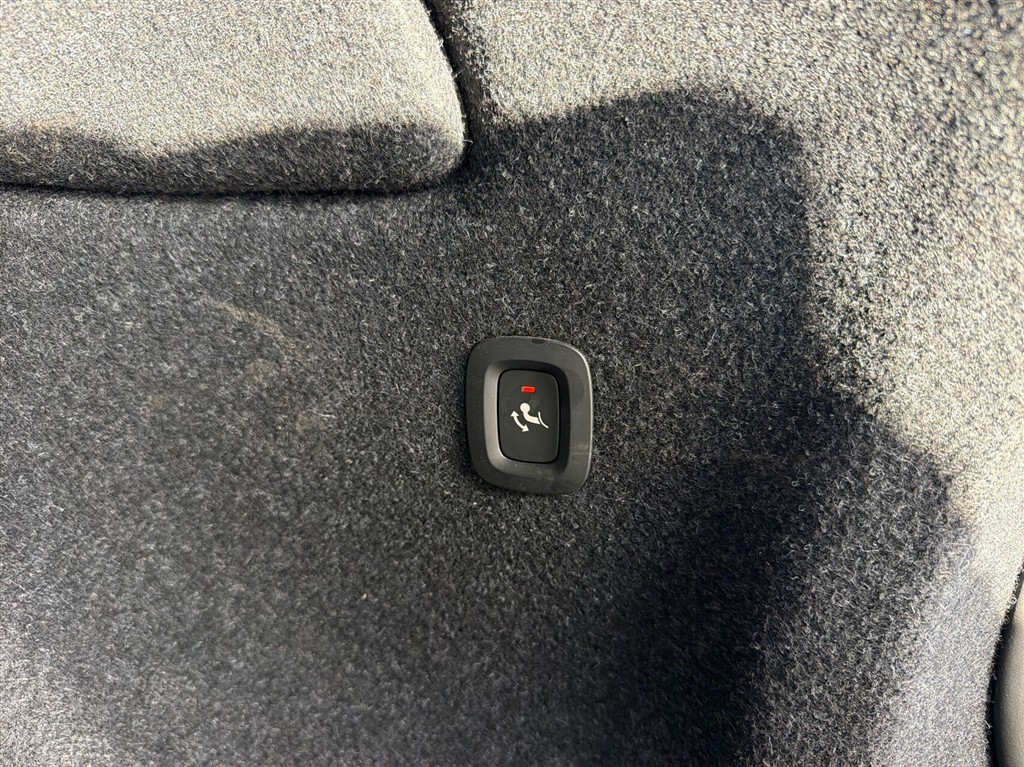 Volvo XC40 Recharge Extended Range Core 252HK 5d Aut. - Image 18