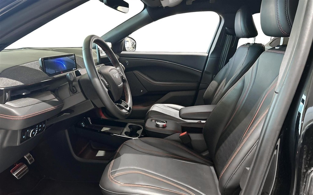 Ford Mustang Mach-E EL SR Premium AWD 269HK 5d Aut. - Image 9