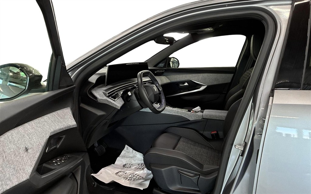 Peugeot e-3008 EL Allure 210HK 5d Aut. - Image 9