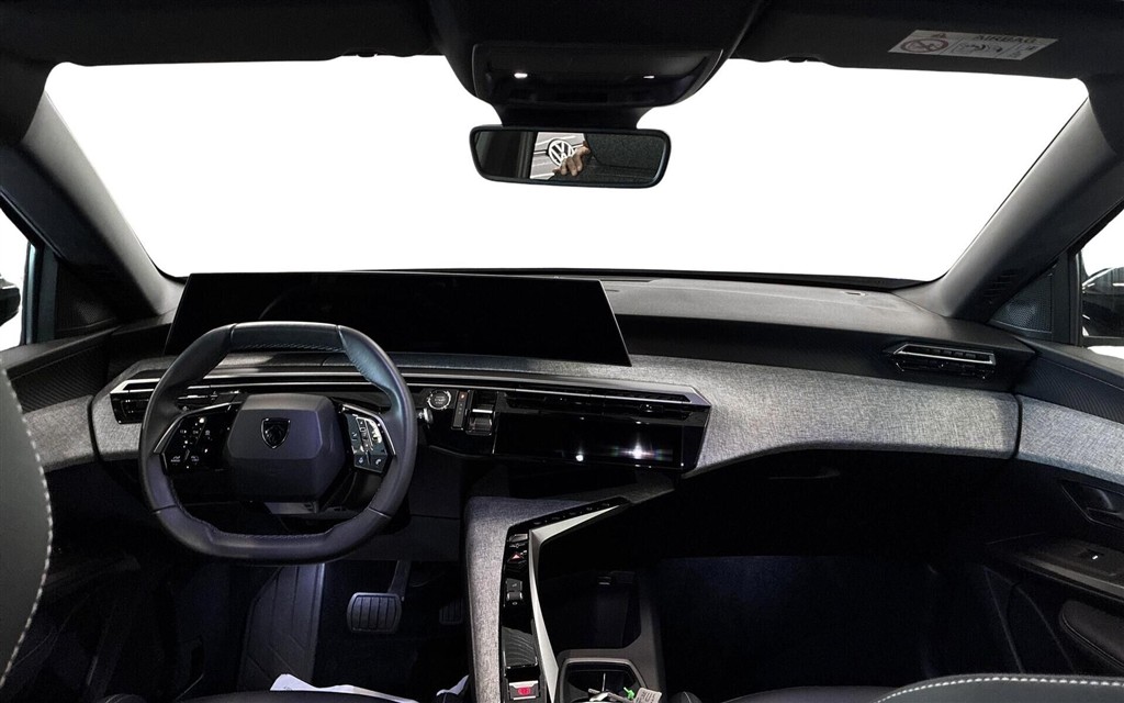 Peugeot e-3008 EL Allure 210HK 5d Aut. - Image 11