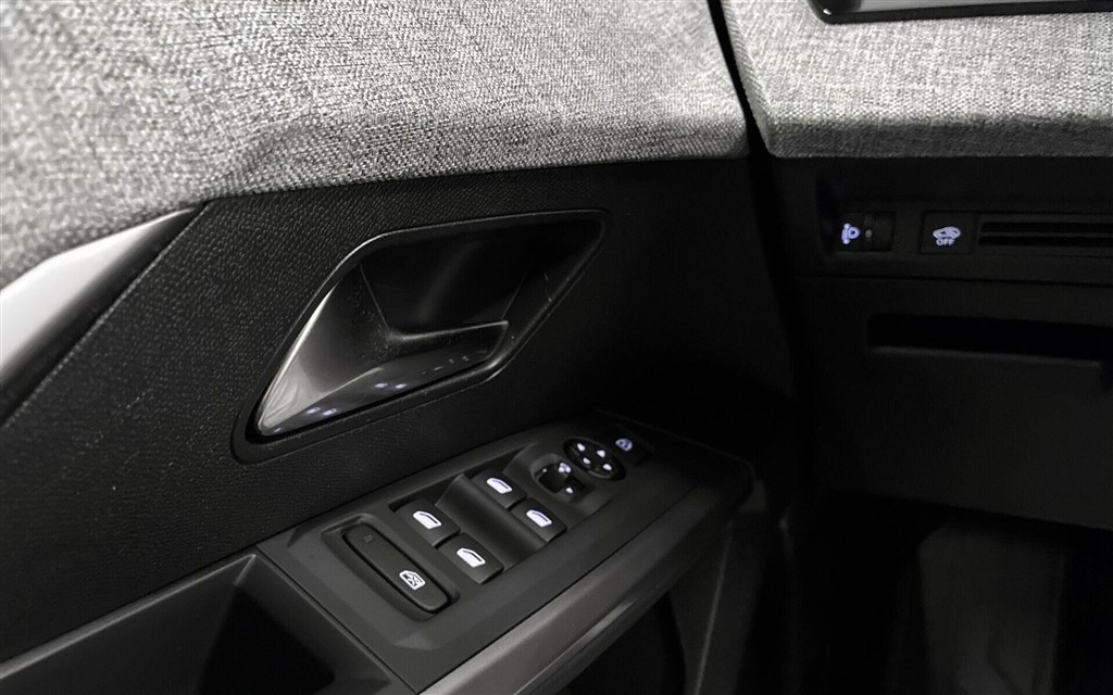 Peugeot e-3008 EL Allure 210HK 5d Aut. - Image 15