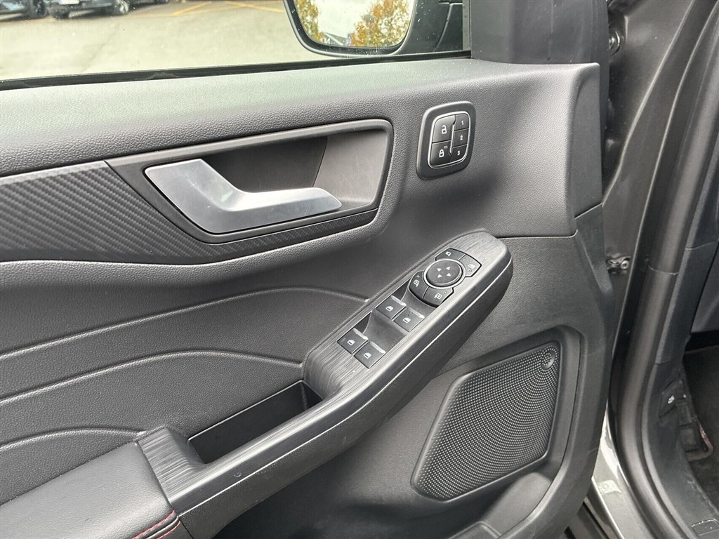 Ford Kuga 2,5 Plugin-hybrid ST-Line X CVT 243HK 5d Aut. - Image 17