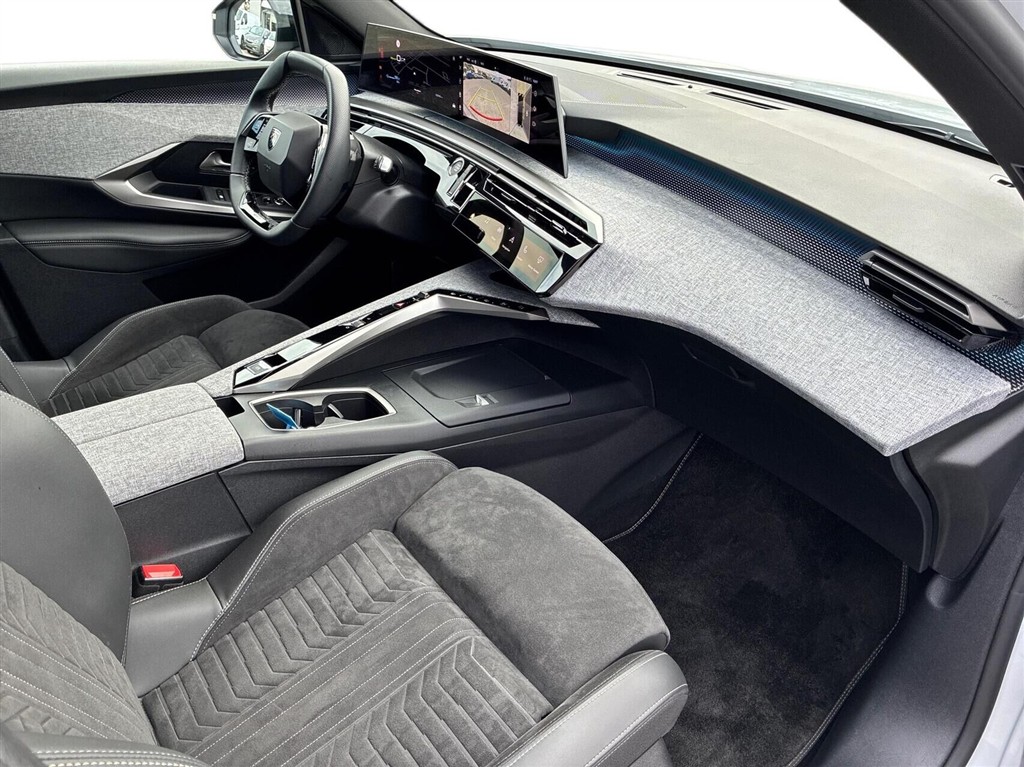 Peugeot e-3008 EL GT Pack 210HK 5d Aut. - Image 10