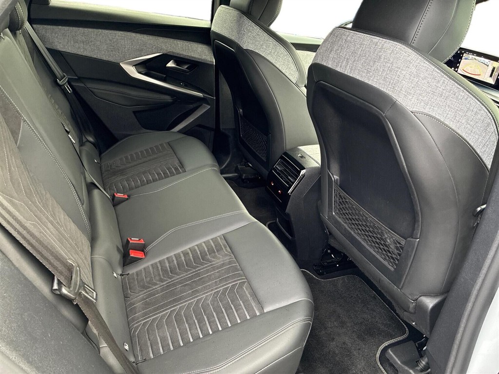 Peugeot e-3008 EL GT Pack 210HK 5d Aut. - Image 12