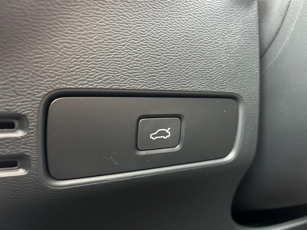 Volvo C40 Recharge Extended Range Ultimate 252HK 5d Aut. - Image 21