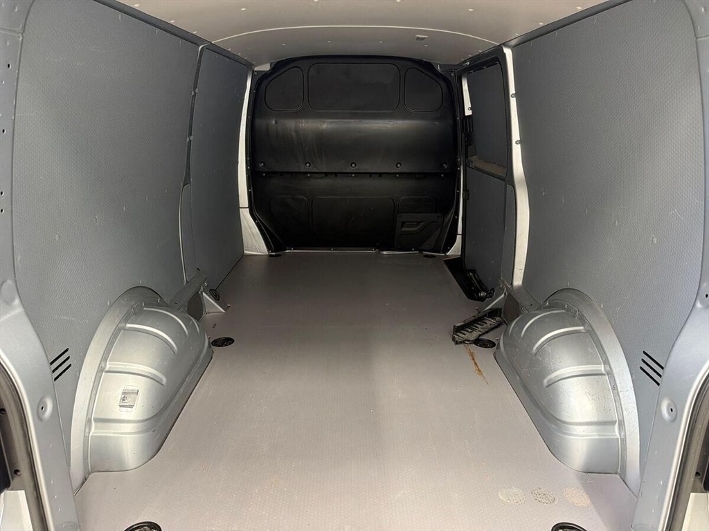 VW Transporter Lang 2,0 TDI BMT DSG 204HK Van 7g Aut. - Image 13