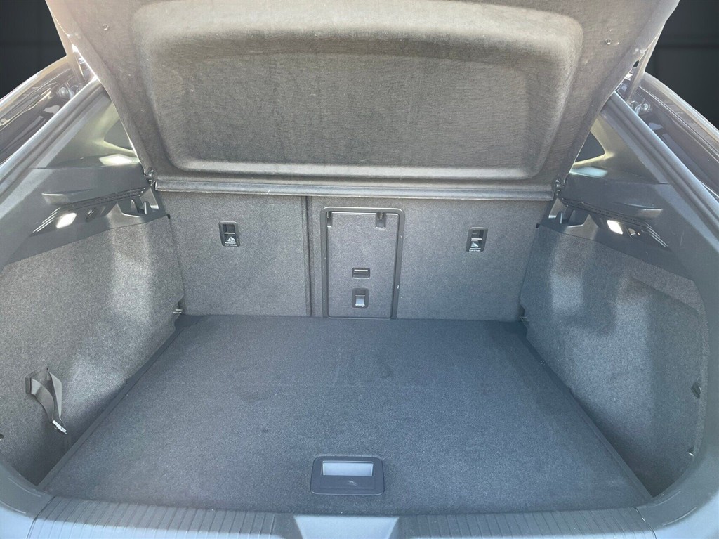 VW ID.4 EL Pro Performance 204HK 5d Aut. - Image 8