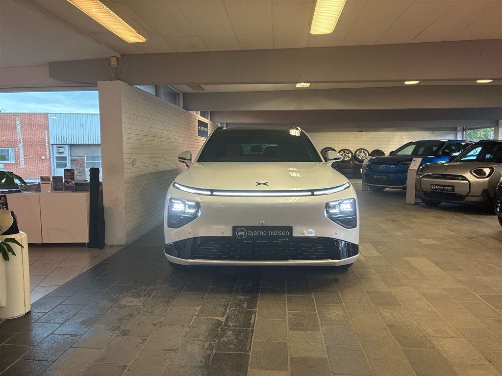 Xpeng G9 EL Performance AWD 551HK 5d Aut. - Image 2