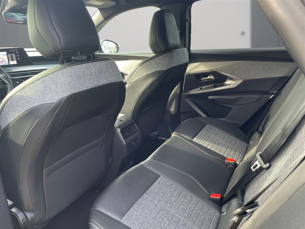 Peugeot e-3008 EL Allure 210HK 5d Aut. - Image 12