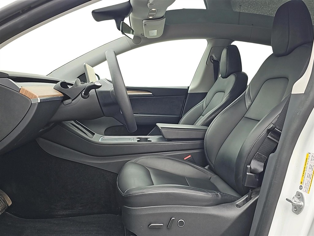 Tesla Model Y EL RWD 299HK 5d Aut. - Image 4