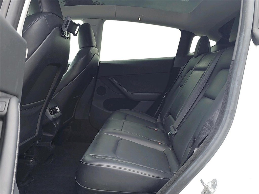 Tesla Model Y EL RWD 299HK 5d Aut. - Image 5