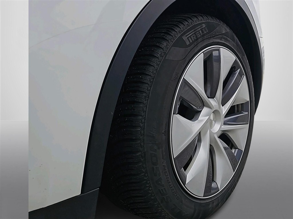 Tesla Model Y EL RWD 299HK 5d Aut. - Image 9