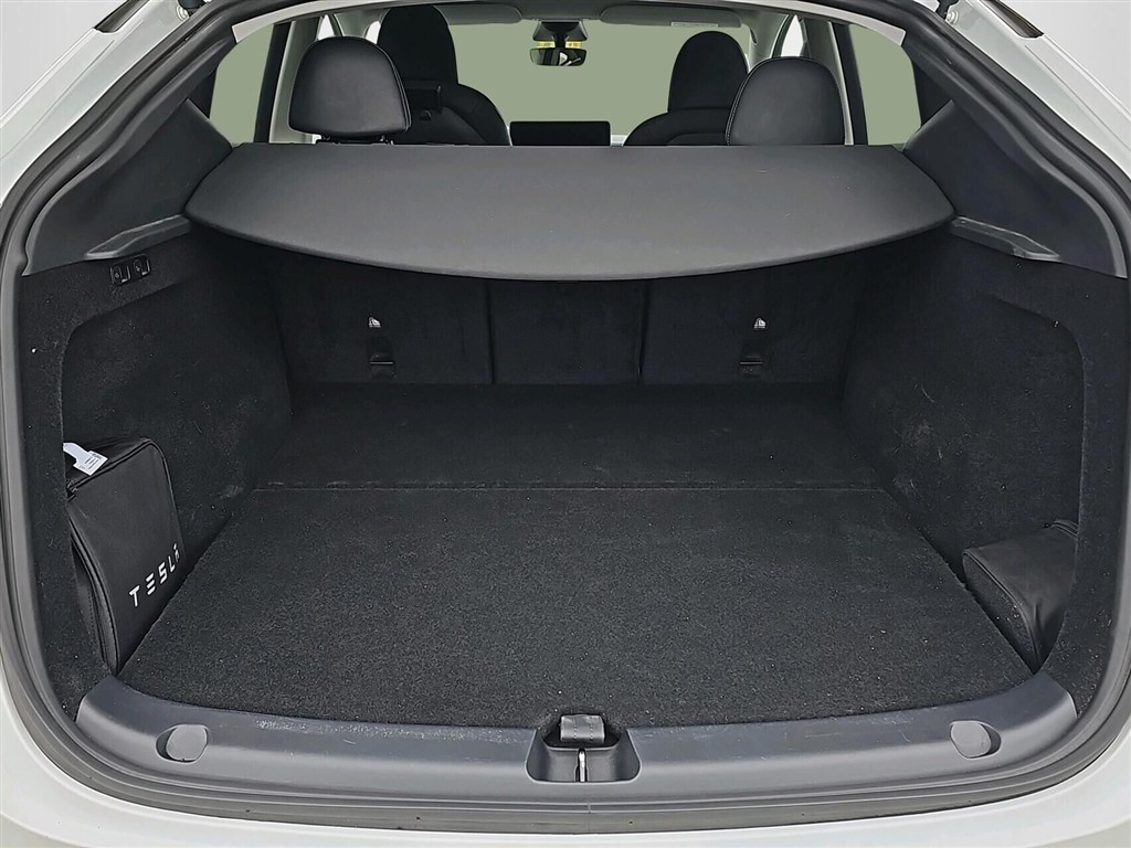 Tesla Model Y EL RWD 299HK 5d Aut. - Image 12