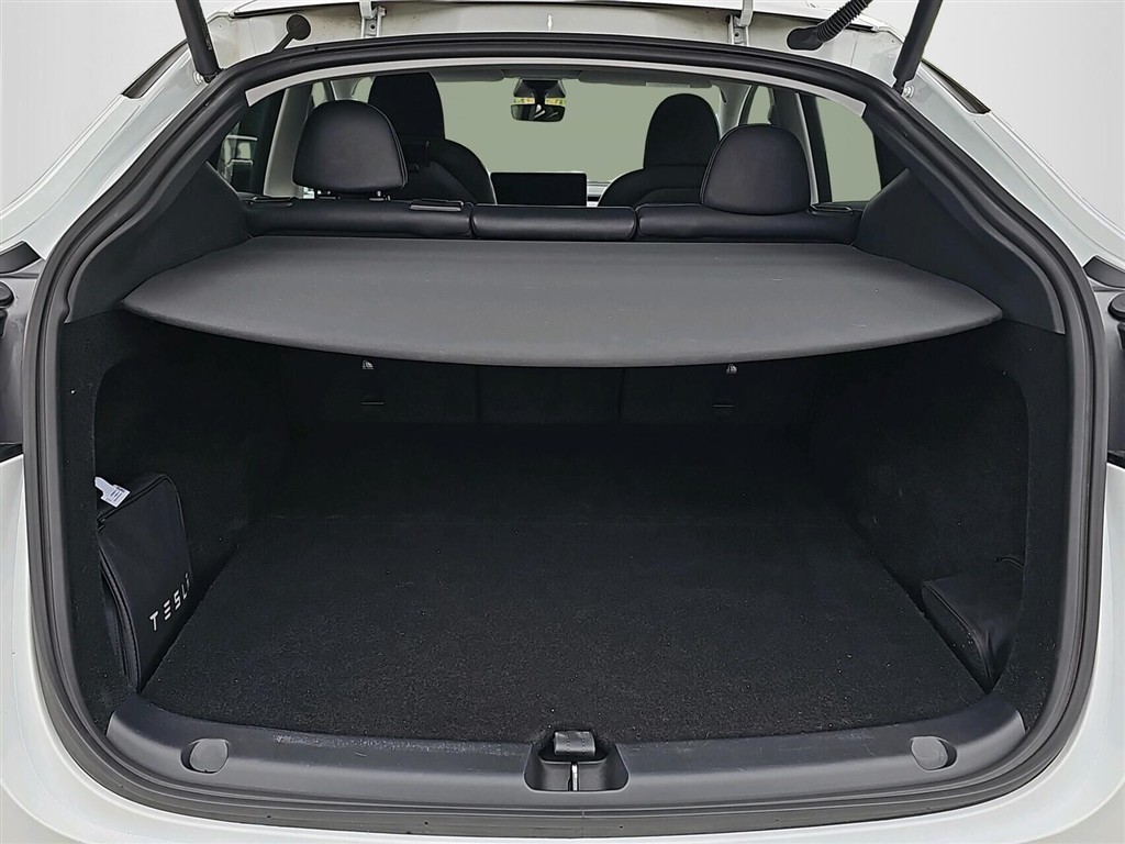 Tesla Model Y EL RWD 299HK 5d Aut. - Image 13