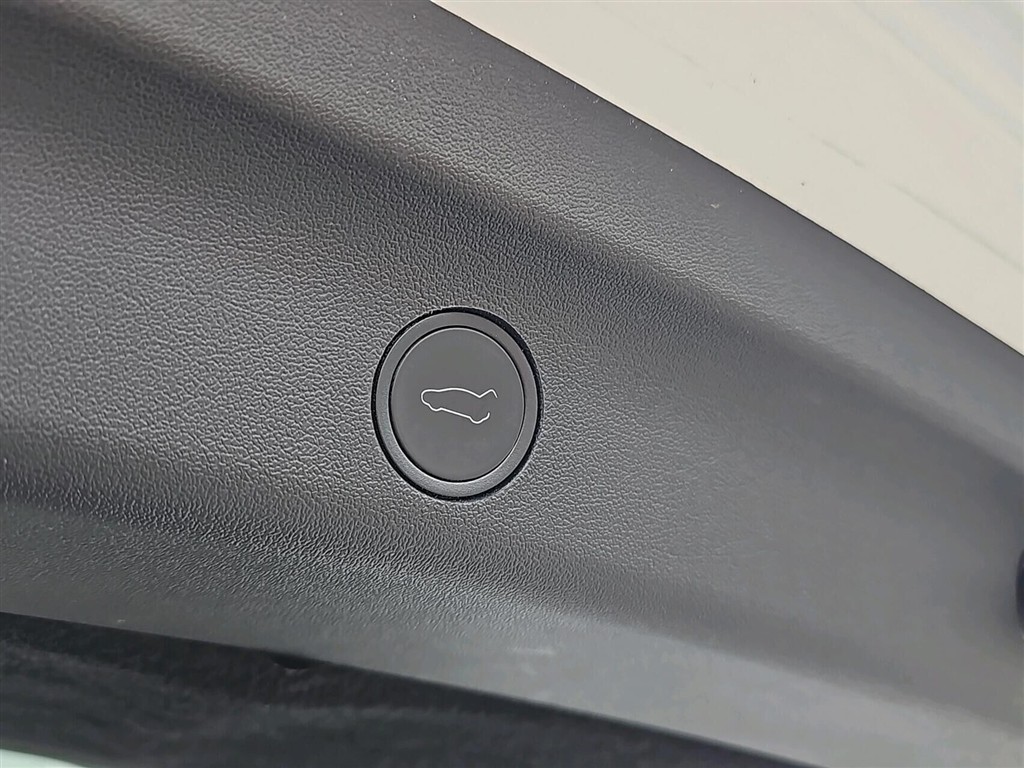 Tesla Model Y EL RWD 299HK 5d Aut. - Image 14