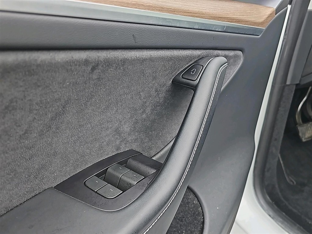 Tesla Model Y EL RWD 299HK 5d Aut. - Image 15