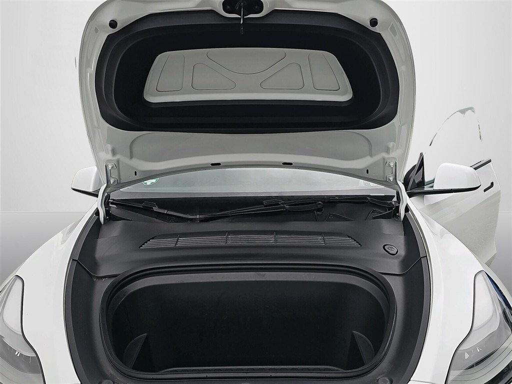 Tesla Model Y EL RWD 299HK 5d Aut. - Image 17