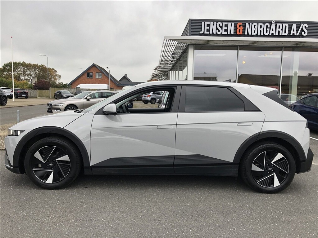 Hyundai Ioniq 5 Electric 84 kWh Essential 229HK 5d Aut. - Image 2