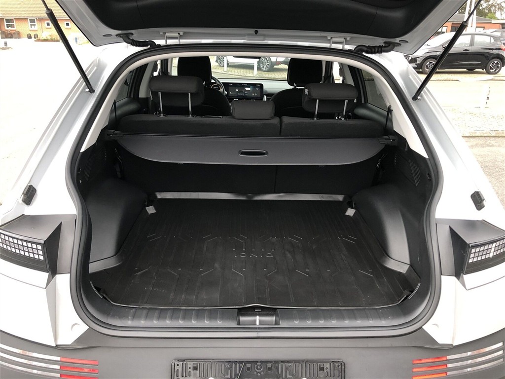 Hyundai Ioniq 5 Electric 84 kWh Essential 229HK 5d Aut. - Image 4