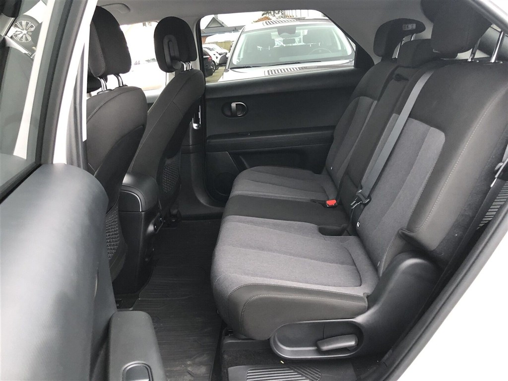 Hyundai Ioniq 5 Electric 84 kWh Essential 229HK 5d Aut. - Image 5