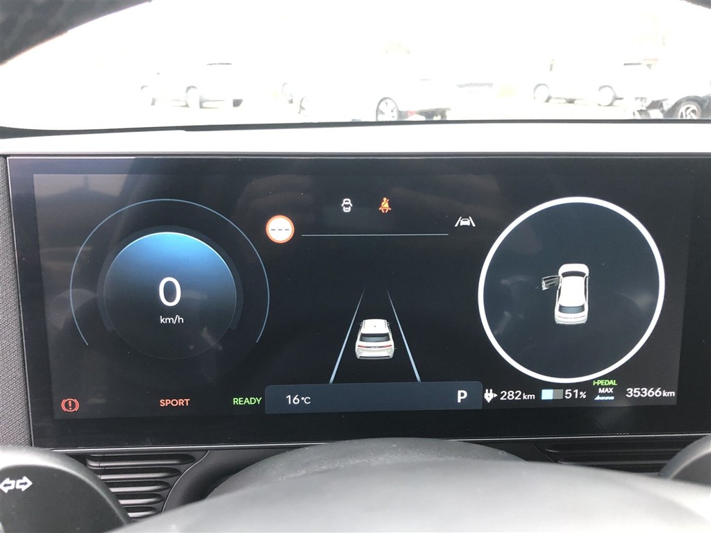 Hyundai Ioniq 5 Electric 84 kWh Essential 229HK 5d Aut. - Image 8