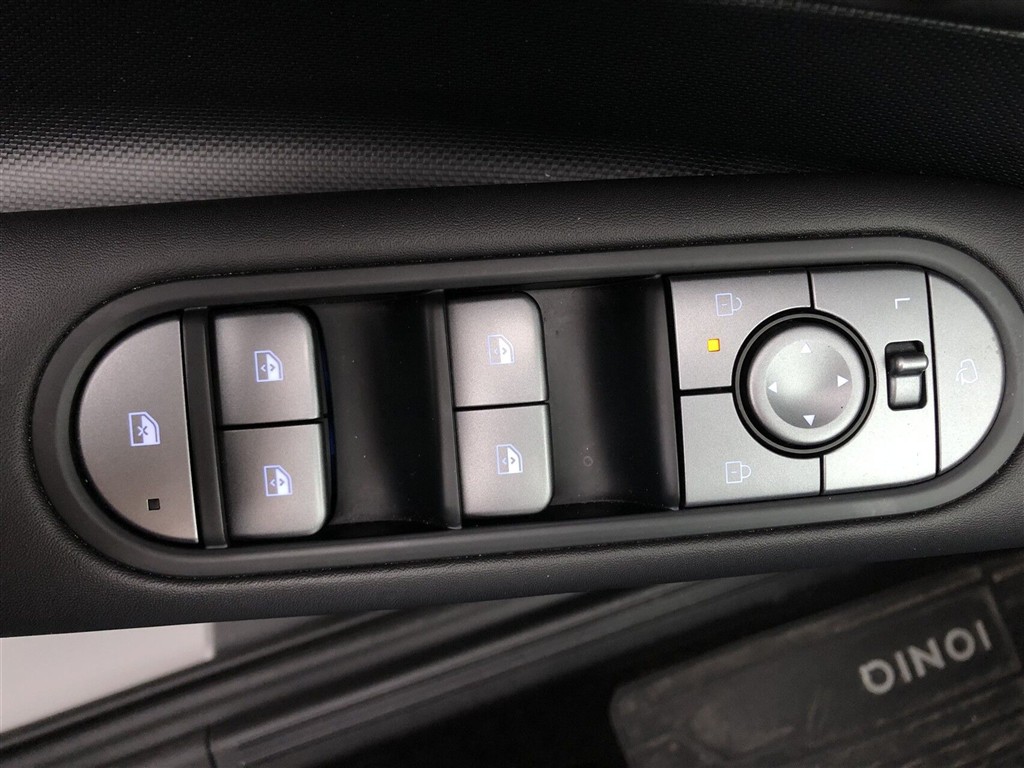 Hyundai Ioniq 5 Electric 84 kWh Essential 229HK 5d Aut. - Image 16