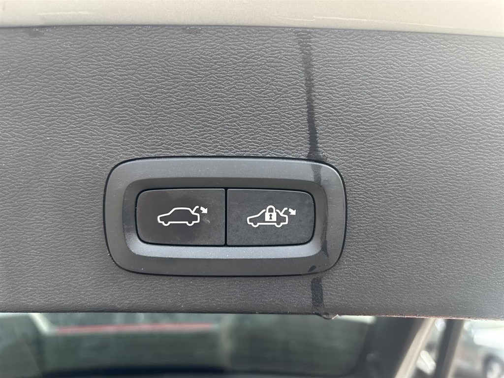 Volvo XC40 Recharge Twin Ultimate AWD 408HK 5d Aut. - Image 16