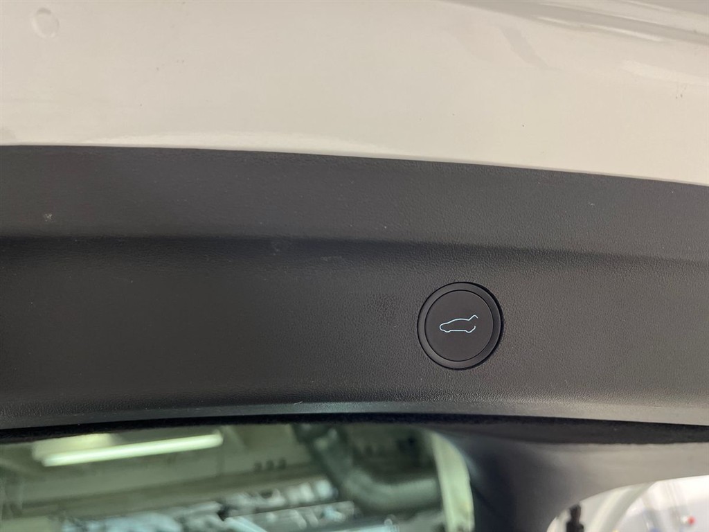 Tesla Model Y EL Performance AWD 534HK 5d Aut. - Image 18