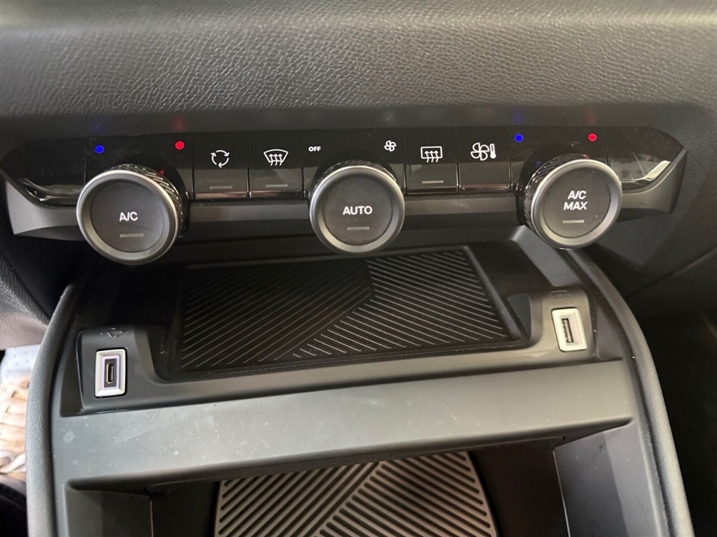 Citroën e-C4 EL C-Series 136HK 5d Aut. - Image 22