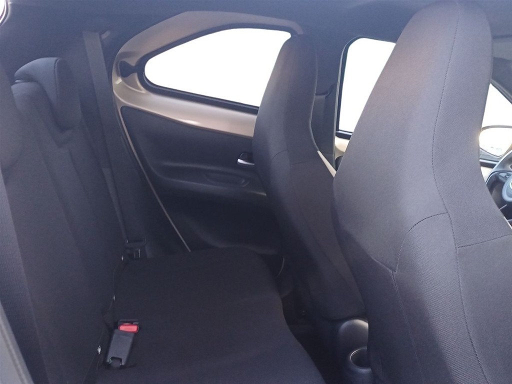 Toyota Aygo X 1,0 VVT-I Pulse 72HK 5d Aut. - Image 16
