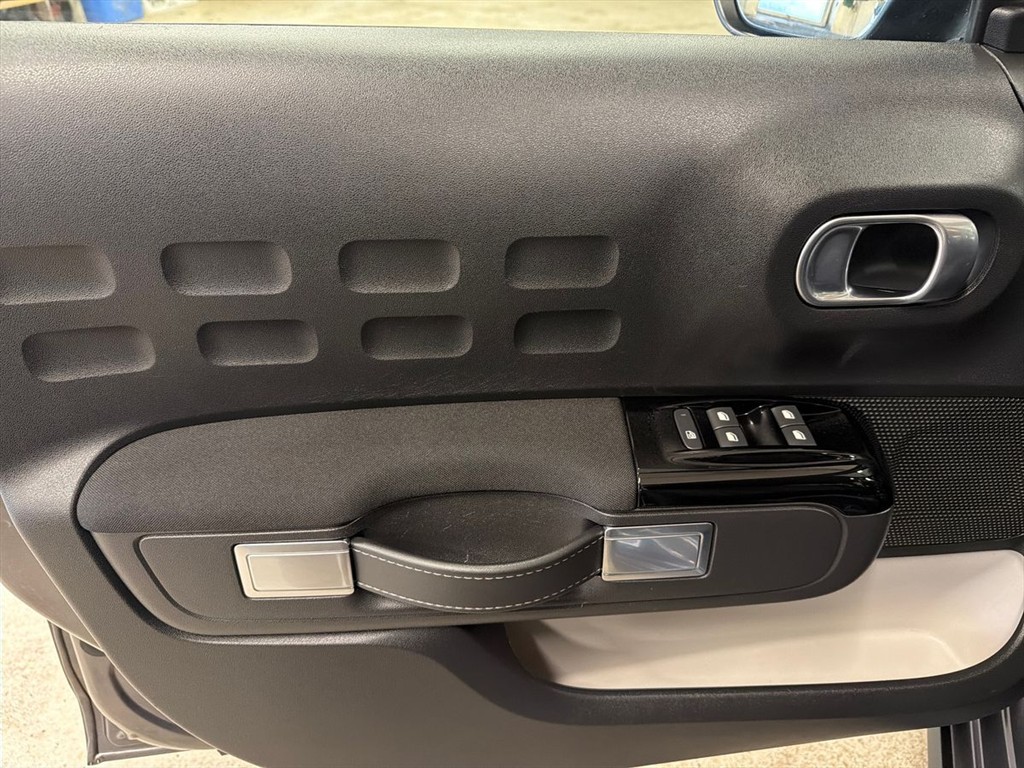 Citroën C3 1,2 PureTech Palais 83HK 5d - Image 18