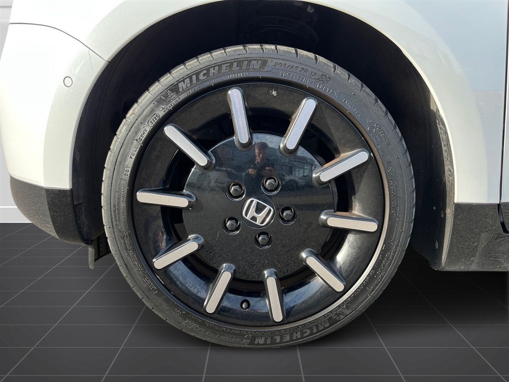 Honda e EL Advance CVT 154HK 5d Aut. - Image 6