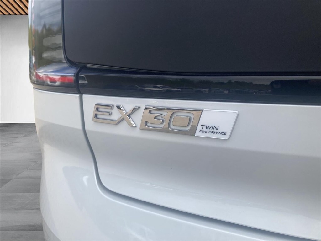 Volvo EX30 Cross Country P8 Twin Motor Performance Ultra AWD 428HK 5d Aut. - Image 7