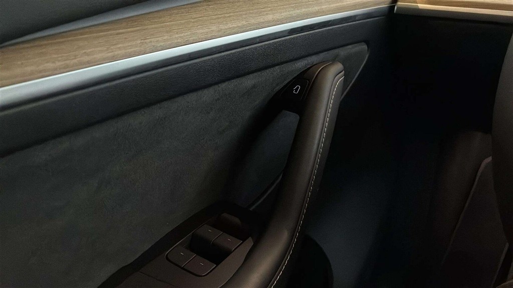 Tesla Model Y EL RWD 299HK 5d Aut. - Image 17