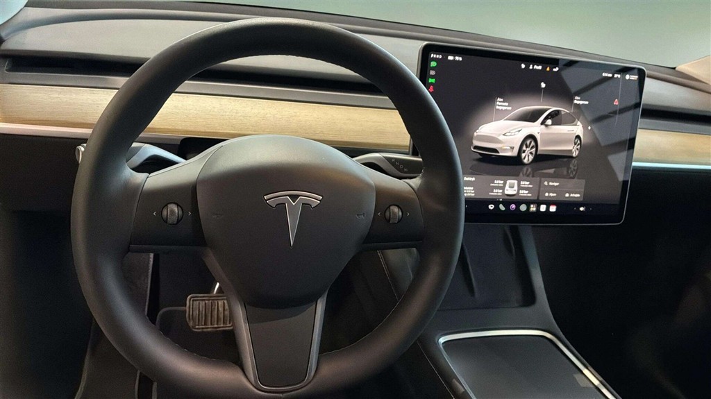 Tesla Model Y EL RWD 299HK 5d Aut. - Image 8