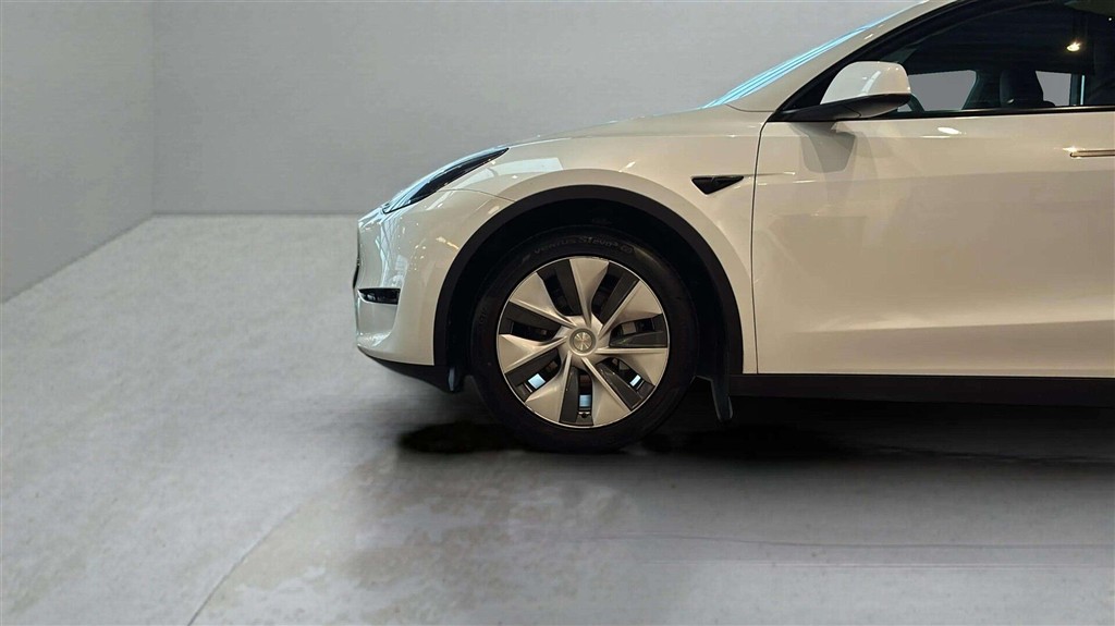 Tesla Model Y EL RWD 299HK 5d Aut. - Image 6