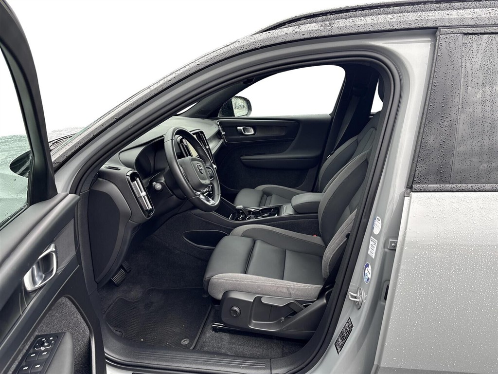 Volvo XC40 Recharge Extended Range Plus 252HK 5d Aut. - Image 4