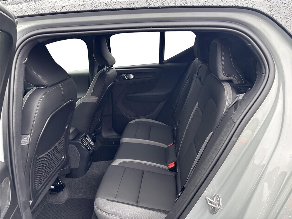 Volvo XC40 Recharge Extended Range Plus 252HK 5d Aut. - Image 5