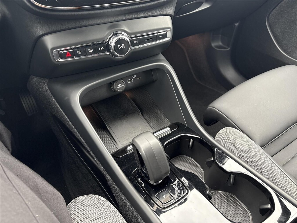 Volvo XC40 Recharge Extended Range Plus 252HK 5d Aut. - Image 9