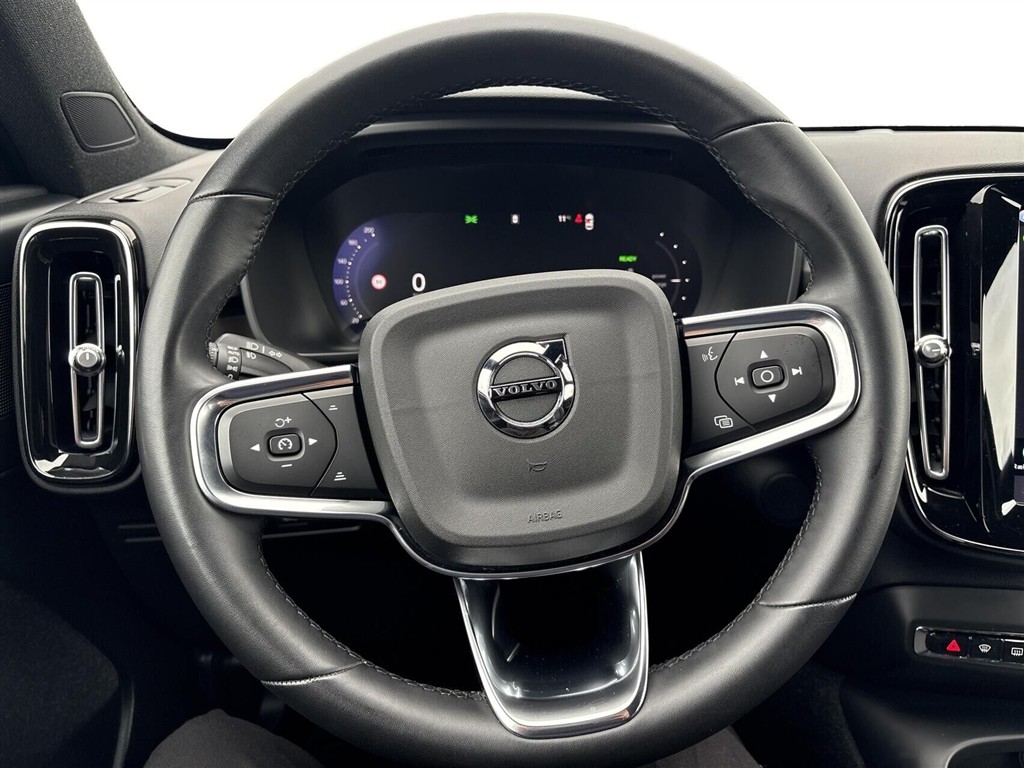 Volvo XC40 Recharge Extended Range Plus 252HK 5d Aut. - Image 10