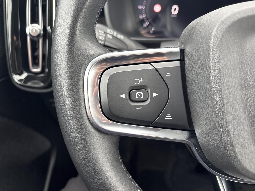 Volvo XC40 Recharge Extended Range Plus 252HK 5d Aut. - Image 11
